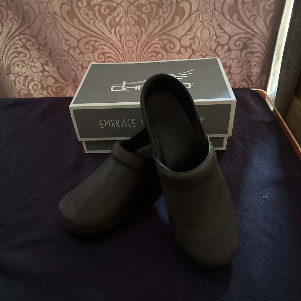 Dansko Professional Black Oiled Leather Clogs Size 39